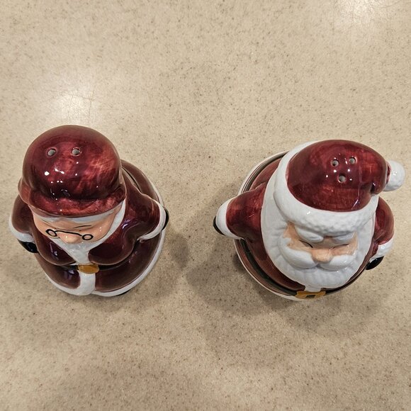 PUBLIX CERAMIC CHRISTMAS HOLIDAY SANTA & MRS CLAUS SALT & PEPPER SHAKERS SET - Picture 11 of 12